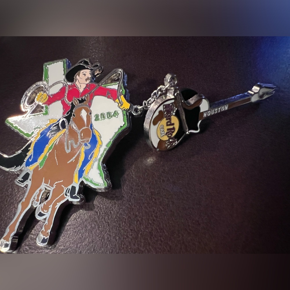 HOUSTON TEXAS STATE MAP RODEO COWBOY HORSE LASSO ROPE GUITAR Hard Rock Cafe PINS
